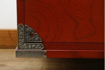 新古　未使用展示品　四国・高松　飛鳥欅箪笥　艶やかな朱色が魅力的な箪笥ローボード　(R-080238)