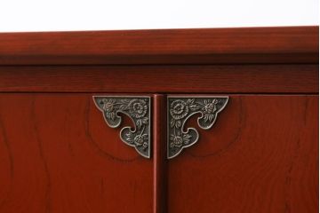 中古　展示品　未使用品　四国・高松　飛鳥欅箪笥　艶やかな朱色が魅力的な箪笥ローボード(引き出し、ローチェスト、リビングボード、テレビボード、テレビ台)(R-080239)