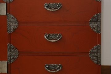中古　展示品　未使用品　四国・高松　飛鳥欅箪笥　艶やかな朱色が魅力的な箪笥ローボード(引き出し、ローチェスト、リビングボード、テレビボード、テレビ台)(R-080239)