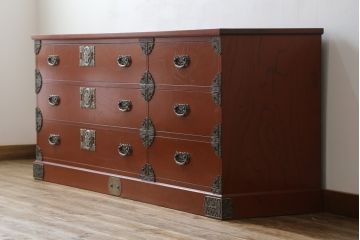 中古　展示品　未使用品　四国・高松　飛鳥欅箪笥　艶やかな朱色が魅力的な箪笥ローチェスト(和たんす、衣装タンス、収納箪笥、引き出し、ローボード、テレビ台、TVボード)(R-080240)
