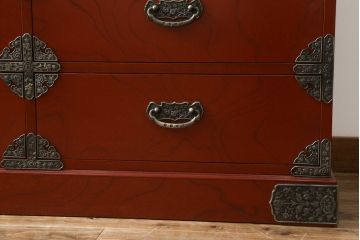 中古　展示品　未使用品　四国・高松　飛鳥欅箪笥　艶やかな朱色が魅力的な箪笥ローチェスト(和たんす、衣装タンス、収納箪笥、引き出し、ローボード、テレビ台、TVボード)(R-080240)