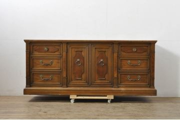 中古　DREXEL HERITAGE(ドレクセルヘリテイジ)　FRANCESCA(フランチェスカ)シリーズ　堂々とした重厚な佇まいが魅力のサイドボード(サイドチェスト、サイドキャビネット、リビングボード)(R-080242)