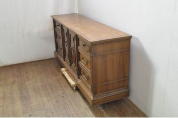 中古　DREXEL HERITAGE(ドレクセルヘリテイジ)　FRANCESCA(フランチェスカ)シリーズ　堂々とした重厚な佇まいが魅力のサイドボード(サイドチェスト、サイドキャビネット、リビングボード)(R-080242)