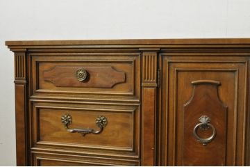 中古　DREXEL HERITAGE(ドレクセルヘリテイジ)　FRANCESCA(フランチェスカ)シリーズ　堂々とした重厚な佇まいが魅力のサイドボード(サイドチェスト、サイドキャビネット、リビングボード)(R-080242)