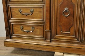 中古　DREXEL HERITAGE(ドレクセルヘリテイジ)　FRANCESCA(フランチェスカ)シリーズ　堂々とした重厚な佇まいが魅力のサイドボード(サイドチェスト、サイドキャビネット、リビングボード)(R-080242)