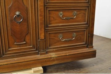 中古　DREXEL HERITAGE(ドレクセルヘリテイジ)　FRANCESCA(フランチェスカ)シリーズ　堂々とした重厚な佇まいが魅力のサイドボード(サイドチェスト、サイドキャビネット、リビングボード)(R-080242)