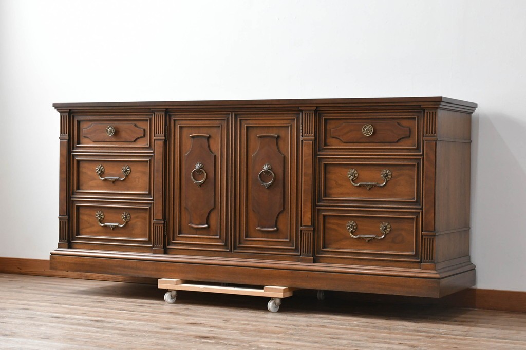 中古　DREXEL HERITAGE(ドレクセルヘリテイジ)　FRANCESCA(フランチェスカ)シリーズ　堂々とした重厚な佇まいが魅力のサイドボード　(R-080242)