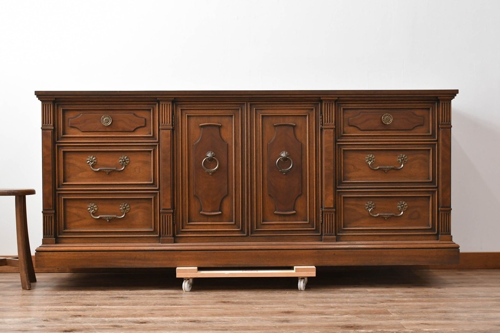中古　DREXEL HERITAGE(ドレクセルヘリテイジ)　FRANCESCA(フランチェスカ)シリーズ　堂々とした重厚な佇まいが魅力のサイドボード　(R-080242)