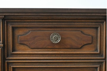 中古　DREXEL HERITAGE(ドレクセルヘリテイジ)　FRANCESCA(フランチェスカ)シリーズ　堂々とした重厚な佇まいが魅力のサイドボード　(R-080242)