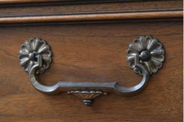 中古　DREXEL HERITAGE(ドレクセルヘリテイジ)　FRANCESCA(フランチェスカ)シリーズ　堂々とした重厚な佇まいが魅力のサイドボード　(R-080242)
