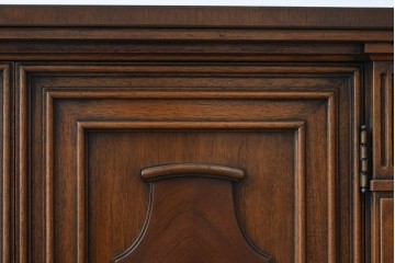 中古　DREXEL HERITAGE(ドレクセルヘリテイジ)　FRANCESCA(フランチェスカ)シリーズ　堂々とした重厚な佇まいが魅力のサイドボード　(R-080242)