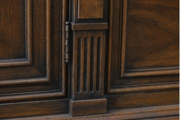中古　DREXEL HERITAGE(ドレクセルヘリテイジ)　FRANCESCA(フランチェスカ)シリーズ　堂々とした重厚な佇まいが魅力のサイドボード　(R-080242)