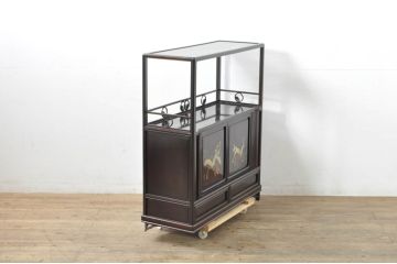 中古　伝統工芸品　大阪唐木指物　中澤唐木　好斎作　紫檀(シタン)材　漆塗り　琳派の群鶴を描いた蒔絵入りの脚付き飾り棚(茶棚、茶箪笥、茶タンス、収納棚、戸棚、サイドキャビネット)(定価約165万円)(R-080243)