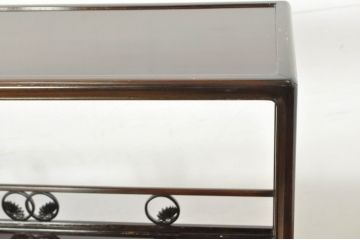 中古　伝統工芸品　大阪唐木指物　中澤唐木　好斎作　紫檀(シタン)材　漆塗り　琳派の群鶴を描いた蒔絵入りの脚付き飾り棚(茶棚、茶箪笥、茶タンス、収納棚、戸棚、サイドキャビネット)(定価約165万円)(R-080243)