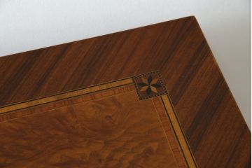 中古　イタリア　輸入家具　凛とした佇まいが美しい象嵌入りのデスク(コンソールテーブル、平机、ワークデスク、在宅用、在宅ワーク用)(R-080244)