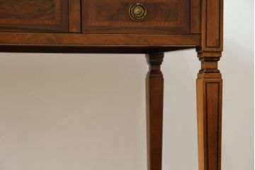 中古　イタリア　輸入家具　凛とした佇まいが美しい象嵌入りのデスク(コンソールテーブル、平机、ワークデスク、在宅用、在宅ワーク用)(R-080244)