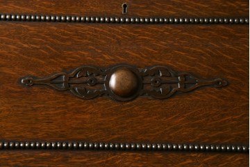 イギリスアンティーク　オーク材　こだわりを感じるデザインが魅力的なステンドグラス入りビューローブックケース　(R-080245)