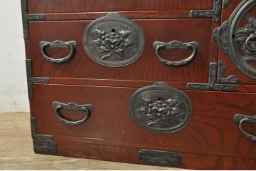 和製ビンテージ　美品!!　最高級!!　手打ち金具　三方欅(ケヤキ)材　意匠を凝らした金具が上質な雰囲気を醸し出す仙台小箪笥(仙台箪笥、和たんす、衣装タンス、整理箪笥、収納箪笥、サイドチェスト、引き出し、ヴィンテージ)(R-080247)