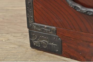 和製ビンテージ　美品!!　最高級!!　手打ち金具　三方欅(ケヤキ)材　意匠を凝らした金具が上質な雰囲気を醸し出す仙台小箪笥(仙台箪笥、和たんす、衣装タンス、整理箪笥、収納箪笥、サイドチェスト、引き出し、ヴィンテージ)(R-080247)