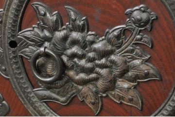 和製ビンテージ　美品!!　最高級!!　手打ち金具　三方欅(ケヤキ)材　意匠を凝らした金具が上質な雰囲気を醸し出す仙台小箪笥(仙台箪笥、和たんす、衣装タンス、整理箪笥、収納箪笥、サイドチェスト、引き出し、ヴィンテージ)(R-080247)