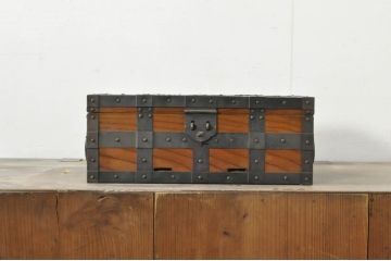 和製ビンテージ　総欅(ケヤキ)材　手打ち金具　重厚な雰囲気が魅力的な千両箱(銭箱、木箱、ヴィンテージ)(R-080250)