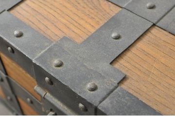 和製ビンテージ　総欅(ケヤキ)材　手打ち金具　重厚な雰囲気が魅力的な千両箱(銭箱、木箱、ヴィンテージ)(R-080250)