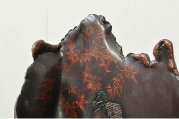 和製ビンテージ　工芸品　日光　鈴木島吉作　総漆塗り　木瘤(こぶ)　大胆にあしらわれた紅葉と細かな彫刻が見事な存在感のある飾り台(花台、ヴィンテージ)(R-080251)