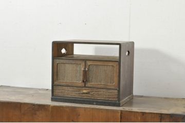 和製アンティーク　桐材　桑材　小ぶりながらも収納力のある上品な小棚(小引き出し、収納棚、戸棚)(R-080253)