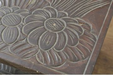 和製ビンテージ　日光彫り　脚や棚にまで施された彫刻が魅力的な花台(飾り台、ヴィンテージ)(R-080257)