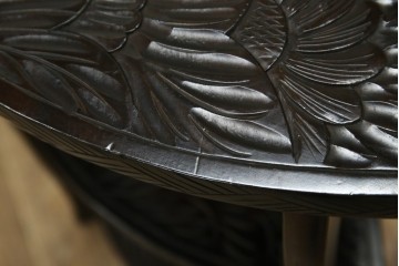 和製ビンテージ　日光彫り　咲き誇る花の彫刻が美しいコーナーラック　(R-080258)