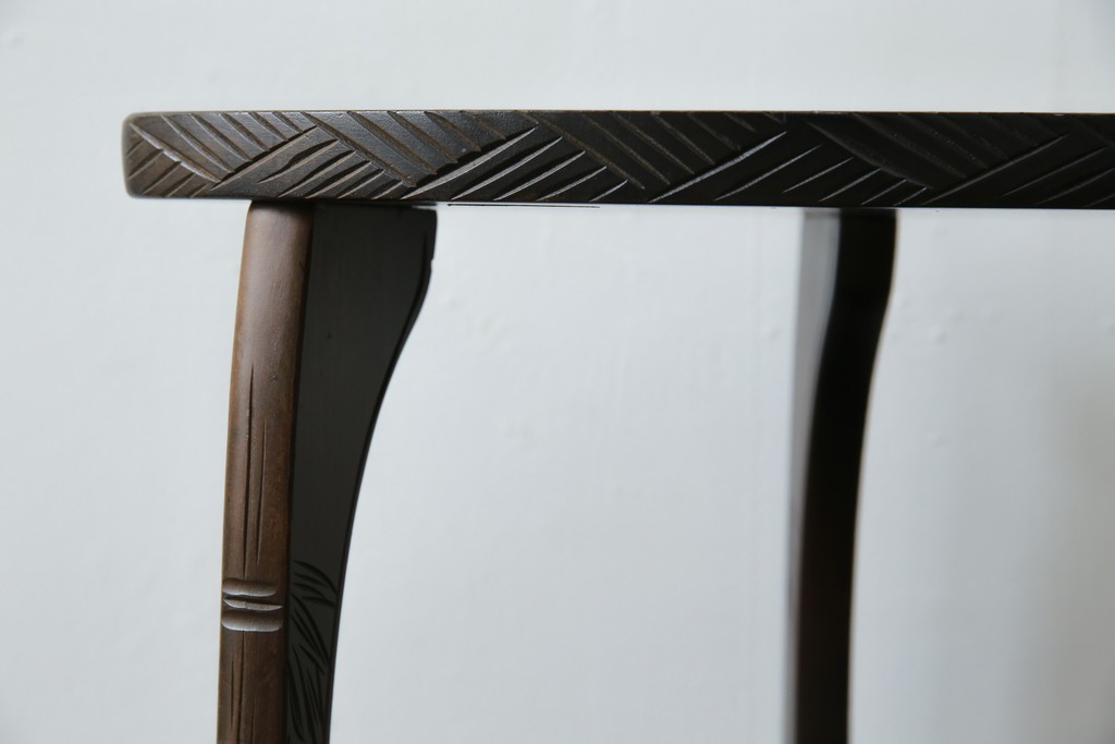 和製ビンテージ　日光彫り　咲き誇る花の彫刻が美しいコーナーラック　(R-080258)