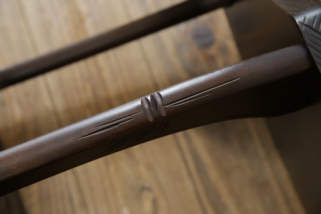 和製ビンテージ　日光彫り　咲き誇る花の彫刻が美しいコーナーラック　(R-080258)