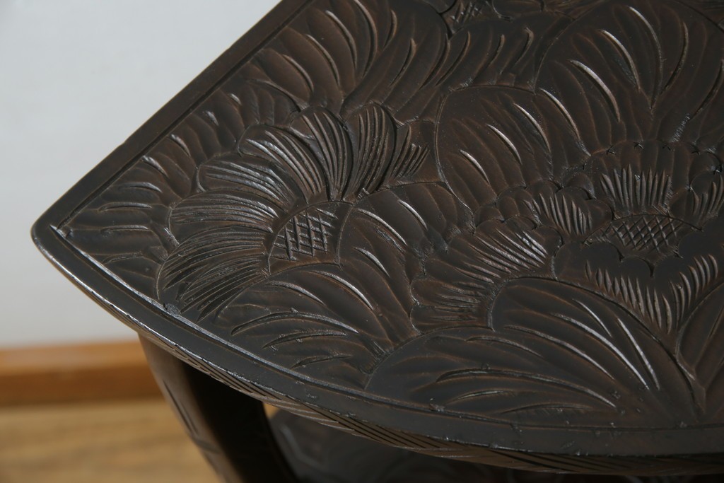 和製ビンテージ　日光彫り　咲き誇る花の彫刻が美しいコーナーラック　(R-080258)