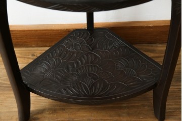 和製ビンテージ　日光彫り　咲き誇る花の彫刻が美しいコーナーラック　(R-080258)