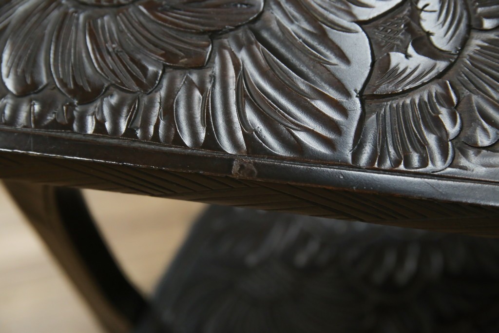 和製ビンテージ　日光彫り　咲き誇る花の彫刻が美しいコーナーラック　(R-080258)