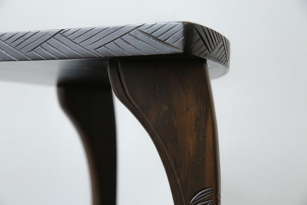 和製ビンテージ　日光彫り　咲き誇る花の彫刻が美しいコーナーラック　(R-080258)