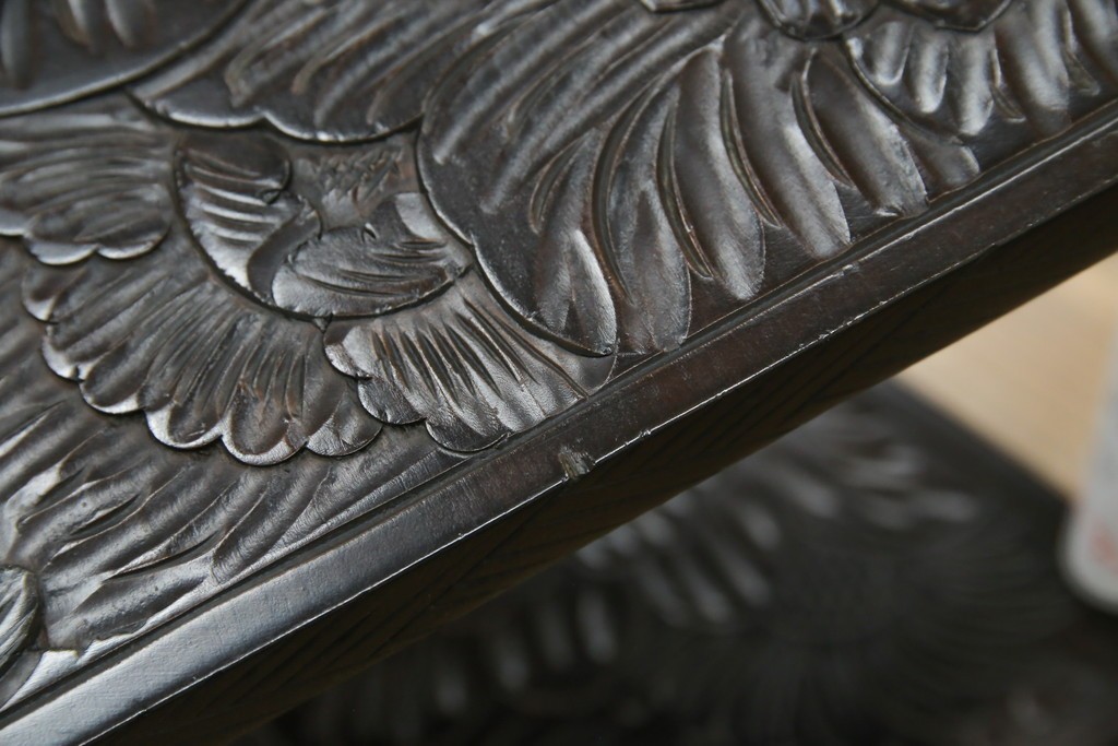 和製ビンテージ　日光彫り　咲き誇る花の彫刻が美しいコーナーラック　(R-080258)