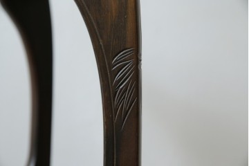 和製ビンテージ　日光彫り　咲き誇る花の彫刻が美しいコーナーラック　(R-080258)