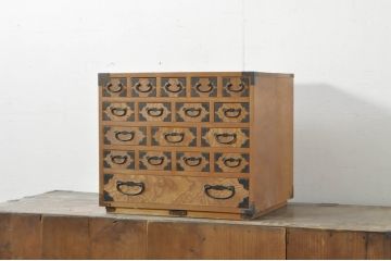 和製ビンテージ　欅(ケヤキ)材　小ぶりながらも収納力のある縦型収納付き和風小引き出し(小箪笥、チェスト、和タンス、収納箪笥、整理箪笥、小物収納、卓上収納、ヴィンテージ)(R-080260)
