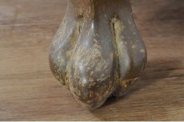 アジアンビンテージ　迫力のある龍と鳳凰(ほうおう)の彫刻が目を引くガラス天板付き座卓(ローテーブル、センターテーブル、リビングテーブル、ヴィンテージ)(R-080274)