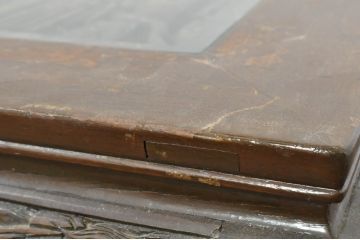 アジアンビンテージ　迫力のある龍と鳳凰(ほうおう)の彫刻が目を引くガラス天板付き座卓(ローテーブル、センターテーブル、リビングテーブル、ヴィンテージ)(R-080274)