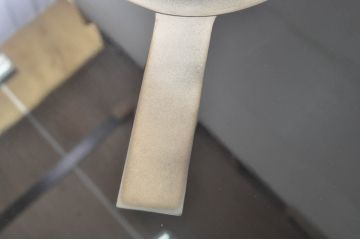 中古　美品　特撰輪島塗り　在銘　沈金　ガラス天板付き　花鳥図が目を引く黒漆塗りの座卓(ローテーブル、センターテーブル、リビングテーブル)(R-080276)