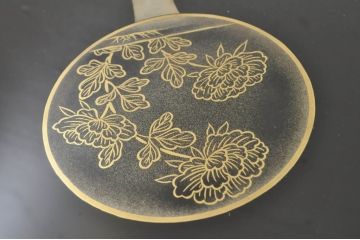 中古　美品　特撰輪島塗り　在銘　沈金　ガラス天板付き　花鳥図が目を引く黒漆塗りの座卓(ローテーブル、センターテーブル、リビングテーブル)(R-080276)
