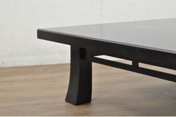 中古　美品　特撰輪島塗り　在銘　沈金　ガラス天板付き　花鳥図が目を引く黒漆塗りの座卓(ローテーブル、センターテーブル、リビングテーブル)(R-080276)