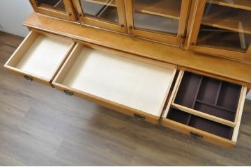 中古　美品　最高級!!　職人手作りオーダー家具　上質な作り込みの横浜ダニエル風作業台付きキャビネット(収納棚、戸棚、カップボード、食器棚)(製作費約185万円)(R-080277)