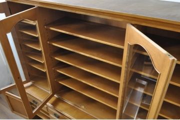 中古　美品　最高級!!　職人手作りオーダー家具　上質な作り込みの横浜ダニエル風作業台付きキャビネット(収納棚、戸棚、カップボード、食器棚)(製作費約185万円)(R-080277)
