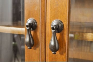中古　美品　最高級!!　職人手作りオーダー家具　上質な作り込みの横浜ダニエル風作業台付きキャビネット(収納棚、戸棚、カップボード、食器棚)(製作費約185万円)(R-080277)