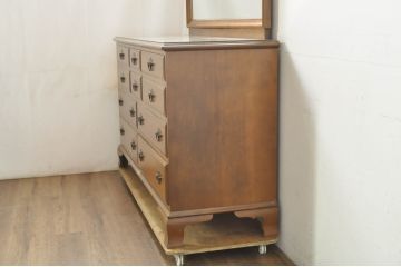 中古　美品　職人手作りオーダー家具　上品な佇まいの横浜ダニエル風チェスト(引き出し、サイドボード、整理箪笥、収納箪笥)(R-080280)