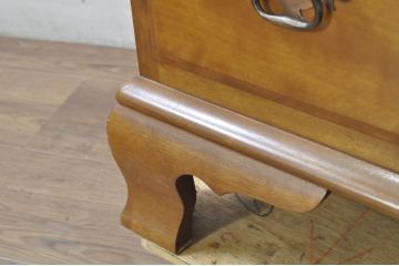 中古　美品　職人手作りオーダー家具　上品な佇まいの横浜ダニエル風チェスト(引き出し、サイドボード、整理箪笥、収納箪笥)(R-080280)