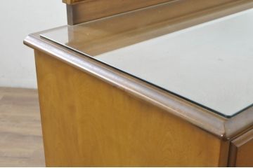 中古　美品　職人手作りオーダー家具　上品な佇まいの横浜ダニエル風チェスト(引き出し、サイドボード、整理箪笥、収納箪笥)(R-080280)